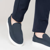 Měkké semišové slip-on boty pro muže.