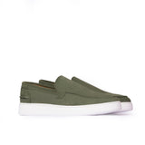 Měkké semišové slip-on boty pro muže.